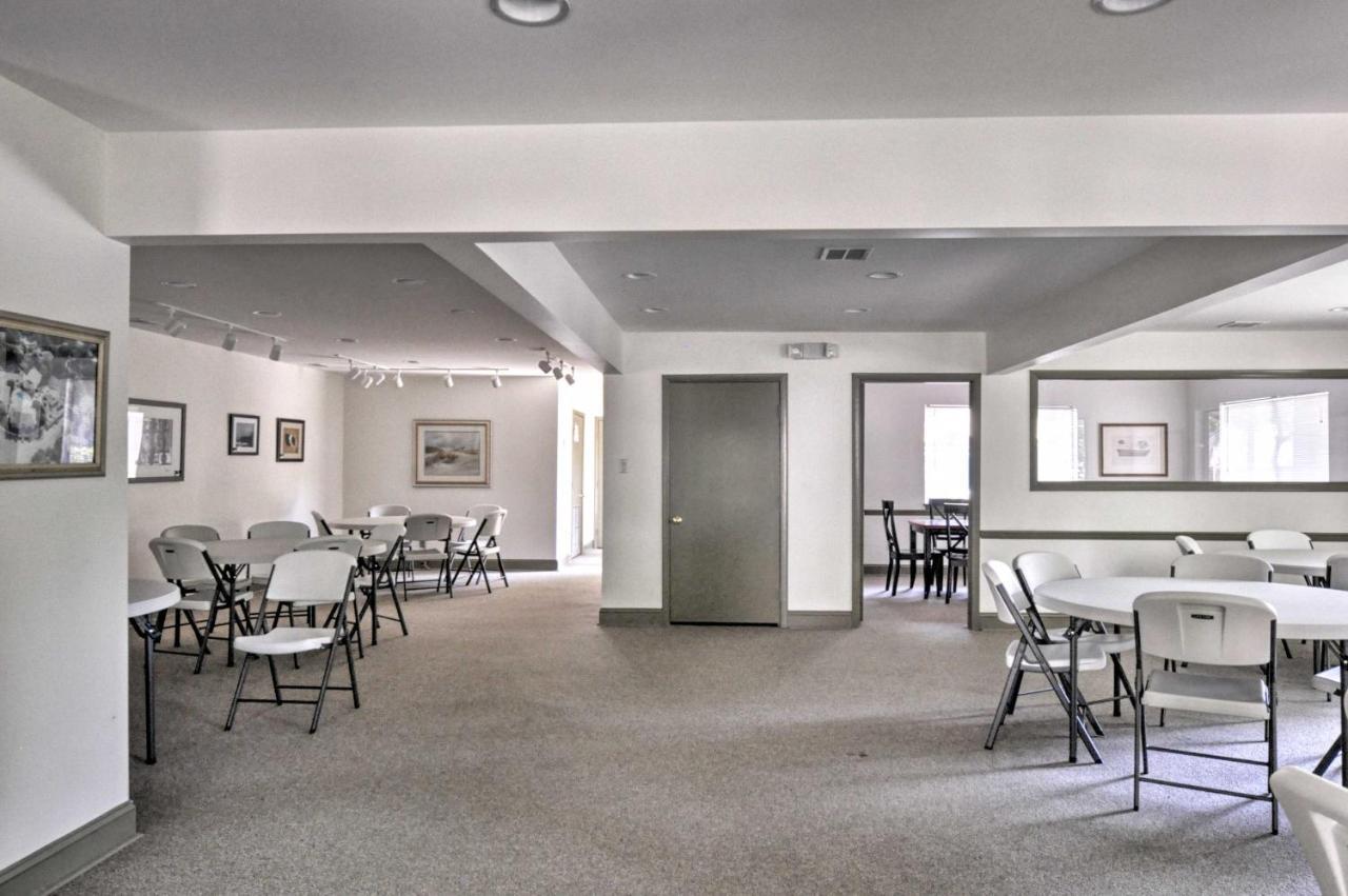Resort-Style Hilton Head Condo - Walk To Beach! Hilton Head Island Bagian luar foto