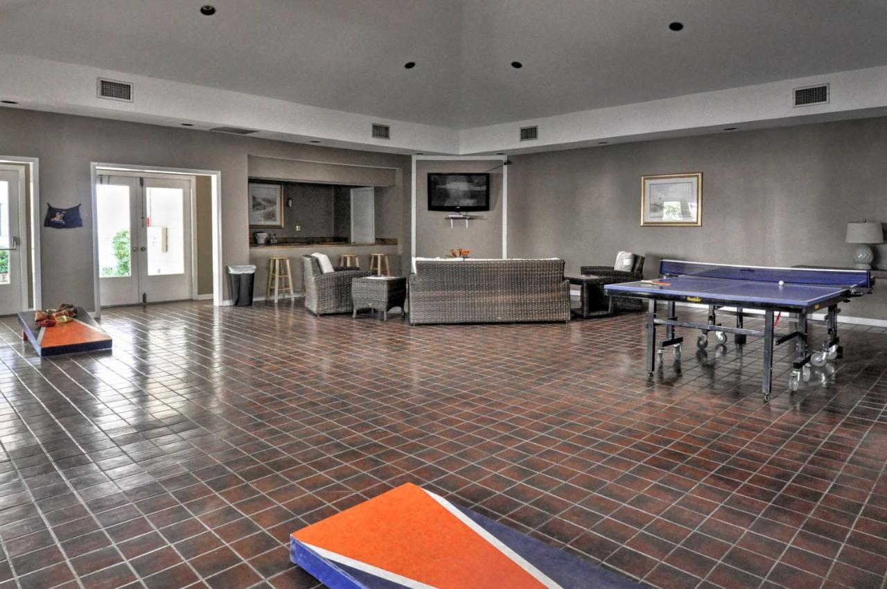 Resort-Style Hilton Head Condo - Walk To Beach! Hilton Head Island Bagian luar foto